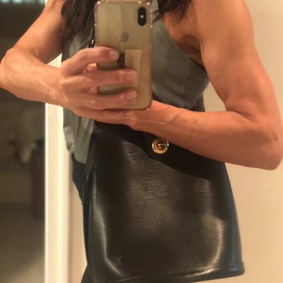 Louis Vuitton elegant black bucket bag - Picture 16 of 16